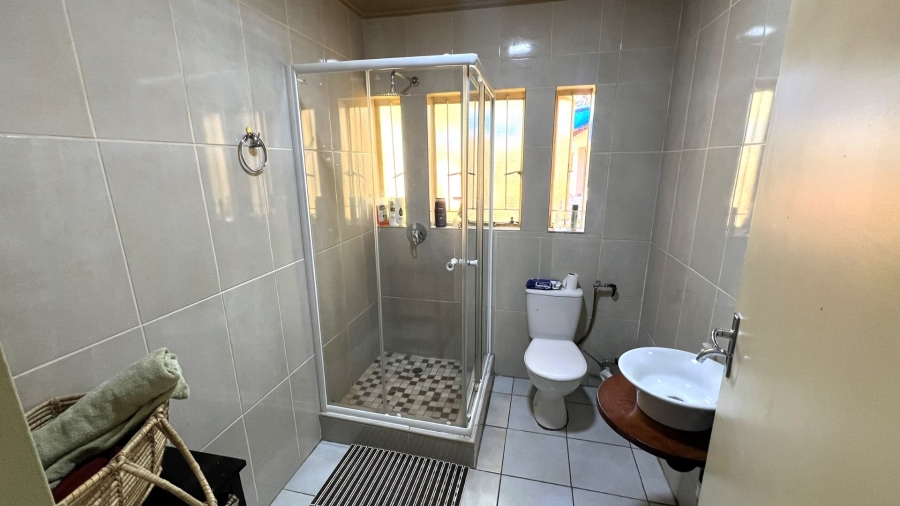 4 Bedroom Property for Sale in Langenhovenpark Free State